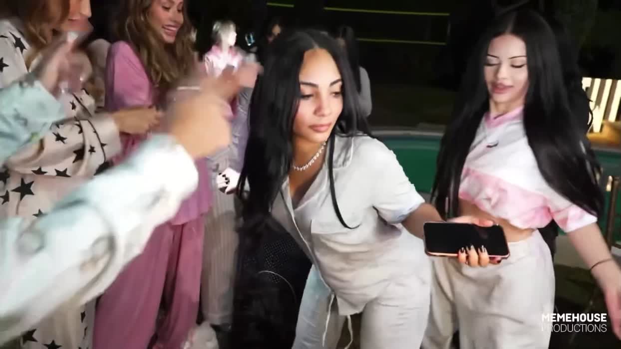 c70e731f7c8c3f4f10706078827584c173aa4ba9d8bc9f18208bade80dacad61 thumbnail