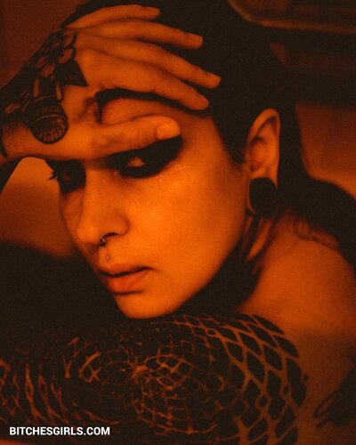 79851080435206529502173172736937805244 thumbnail