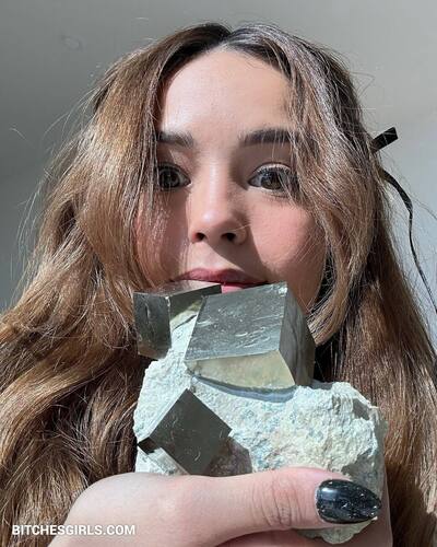 175917725730328942366452852607054653594 thumbnail