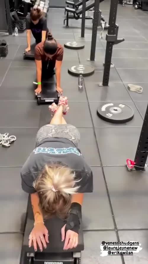 211927968235920909772783894125653913536 thumbnail