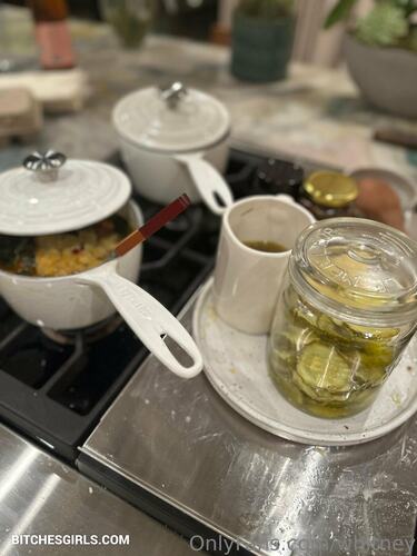 130931363673517098017860613702354928896 thumbnail