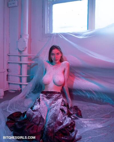 22969673011198184020450434384382599881 thumbnail