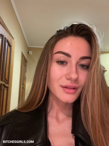 Yana Sugar Petite Nude Girl - Yana Onlyfans Leaked Naked Photos